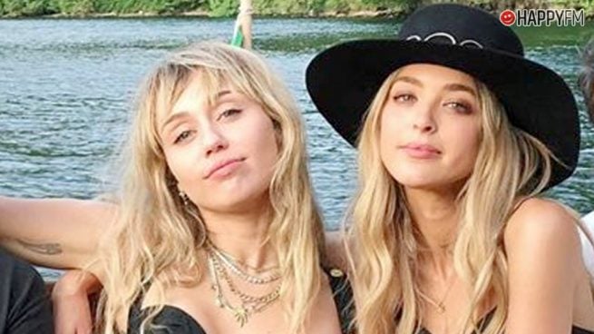 Miley Cyrus regresa a Los Ángeles junto a Kaitlynn Carter