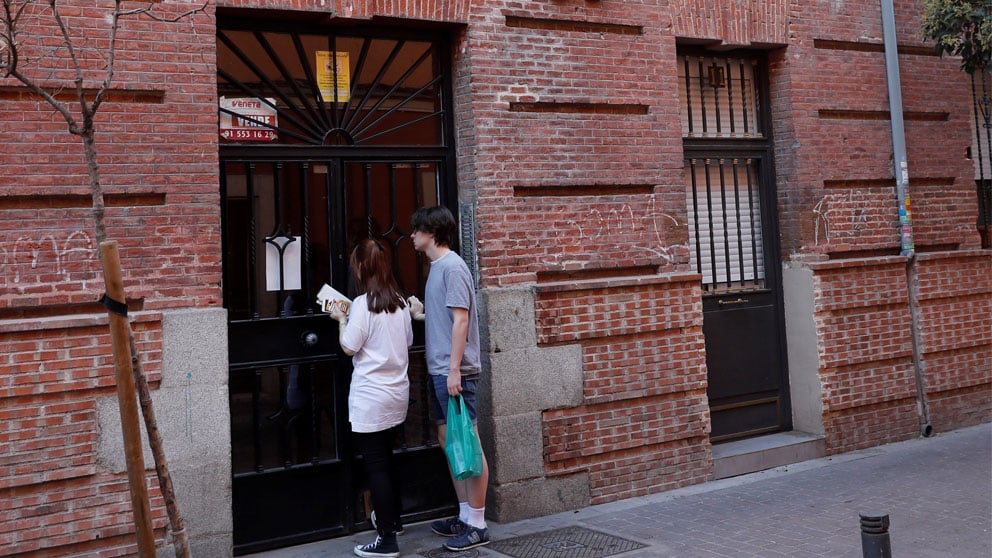 Fachada de la vivienda ubicada en el número 11 de la calle Tenerife, en el distrito de Tetuán (Foto: EFE)