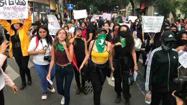 Manifestación de mujeres en México contra los abusos sexuales cometidos por policías