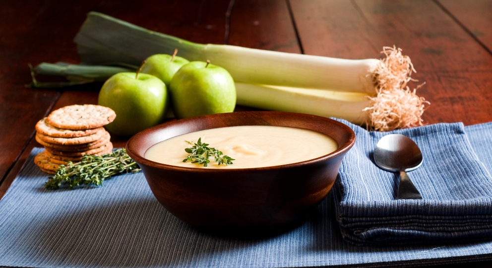 Crema de manzana al curry con zanahoria y naranja