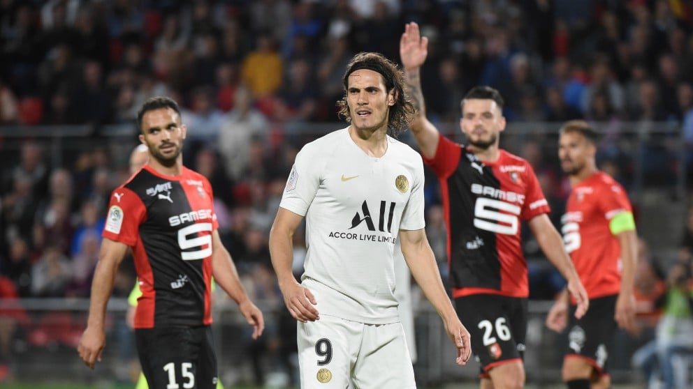 Cavani, en el encuentro frente al Stade Rennais. (AFP)