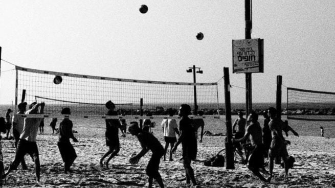 Hay algunas playas donde la práctica del vóley-playa es del todo habitual.