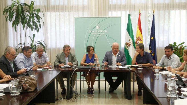 La Junta de Andalucía restringe la movilidad en Casariche (Sevilla) y realizará cribados en más municipios.