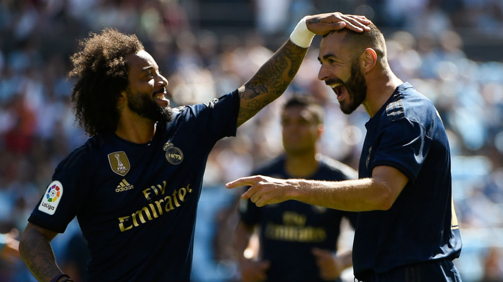 Marcelo y Benzema celebran un gol en Balaídos. (AFP)