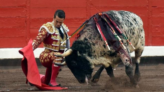 Triunfos sin gran calado de Manzanares y El Juli ante unos bravos «victorianos»