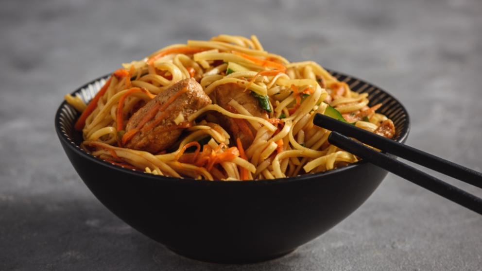 Cómo cocinar fideos chinos: en ramen, fritos o salteados - Animal