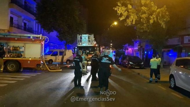 Dos fallecidos en el incendio de una vivienda en Sevilla