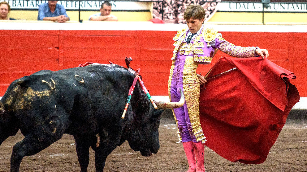 Juan Leal durante una de sus faenas (Foto: EFE).