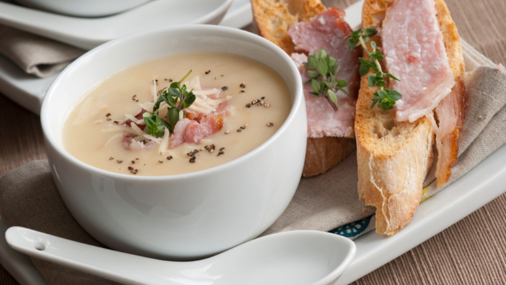 Sopa fría de melón con jamón