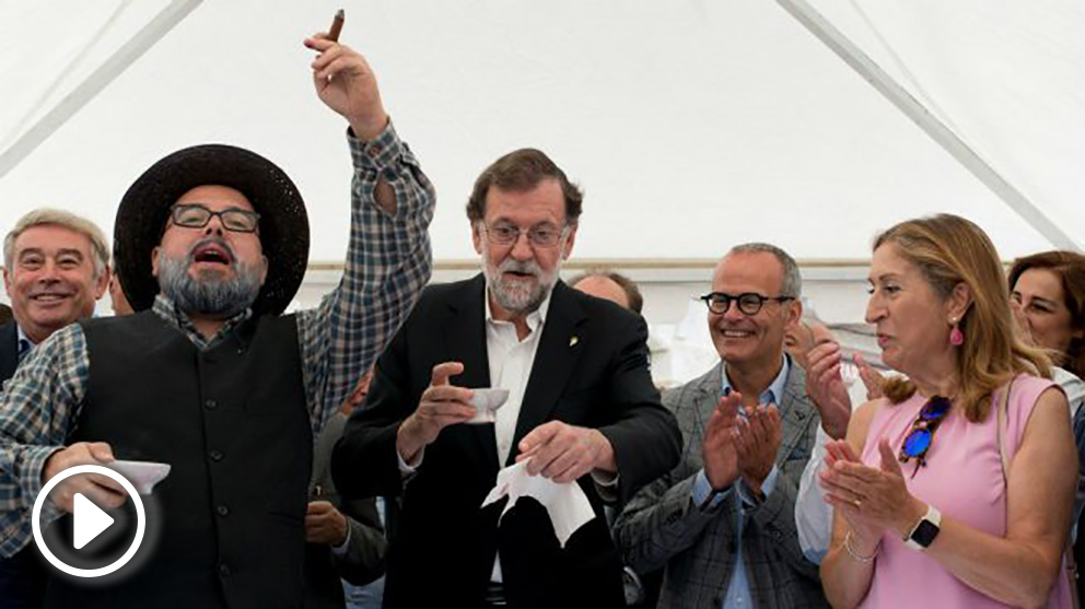 Rajoy, durante su pregón en la Fiestas de la Vendimia de Leiro (Orense). (Foto: EFE)