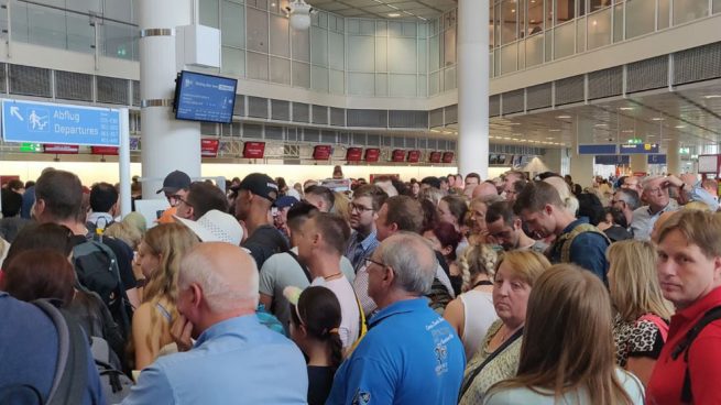 Un español desata el caos en el aeropuerto de Munich: se equivoca de puerta y obliga a cancelar 130 vuelos