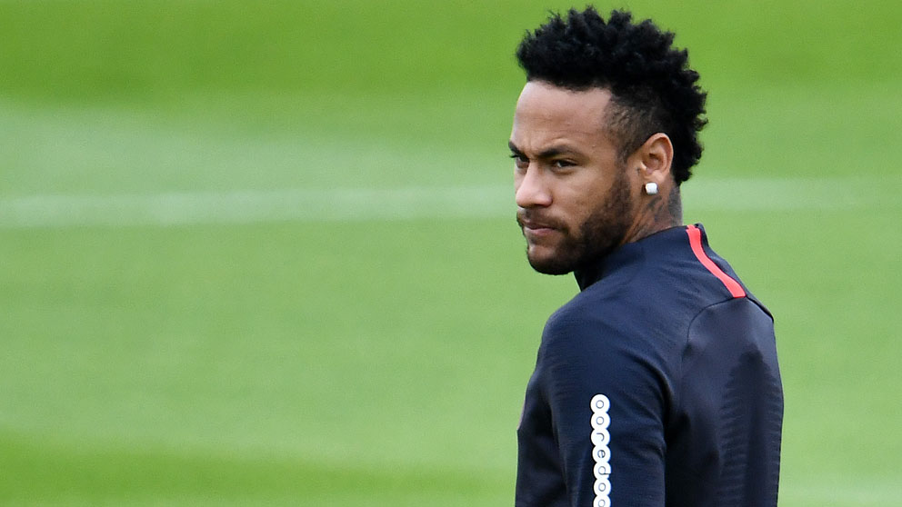 Neymar,-durante-un-entrenamiento-con-el-PSG-(AFP)