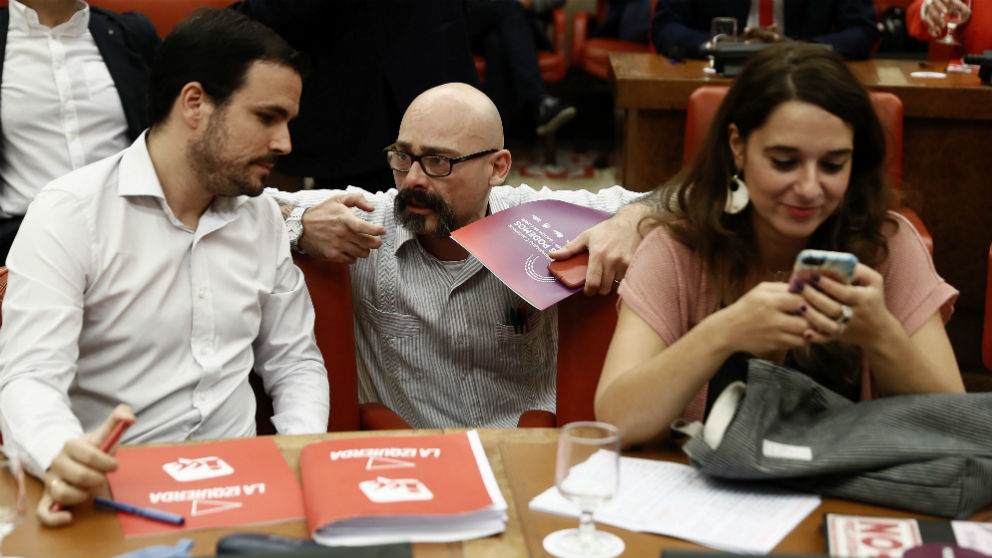 Los diputados de Unidas Podemos Garzó, Guijarro y Vera, este martes en el Congreso. (Foto: EFE)