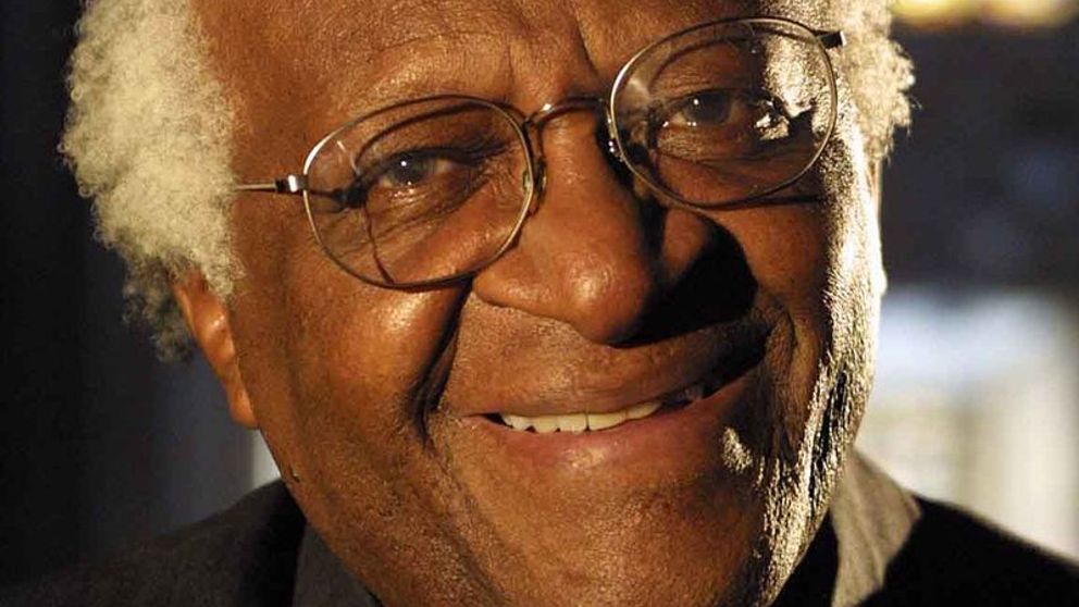 El 7 de septiembre de 1986, el obispo Desmond Tutu se convierte en arzobispo de Ciudad del Cabo