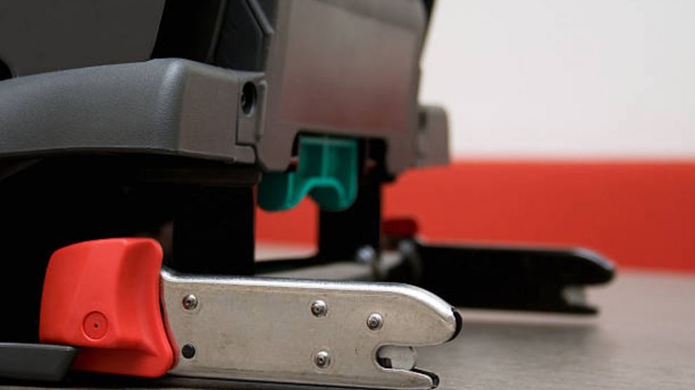 Aprende cómo usar el sistema Isofix de anclaje en los coches