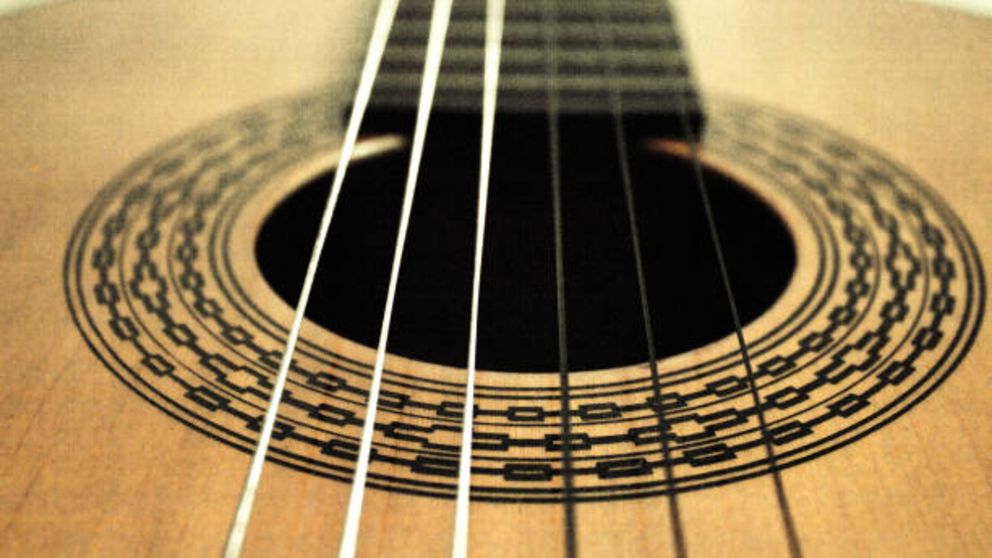 Guía para cambiar la cuerda de una guitarra
