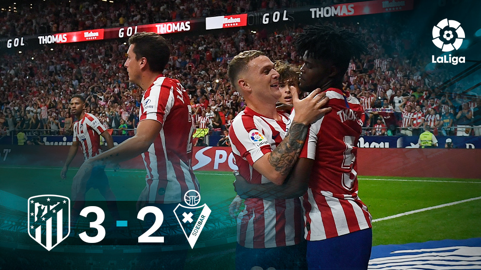 Los jugadores del Atlético celebran el gol de Thomas que les dio la victoria.