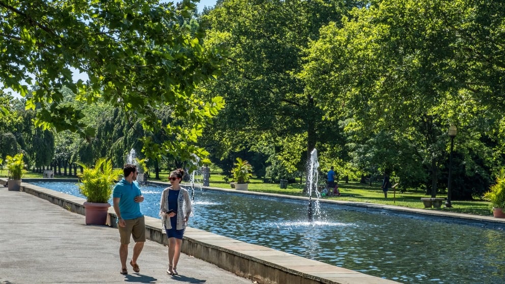 Los parques son perfectos para pasear y disfrutar de momentos mágicos