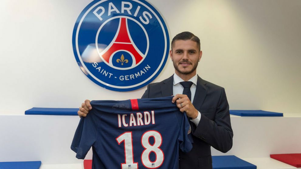 Icardi posa con la camiseta del PSG