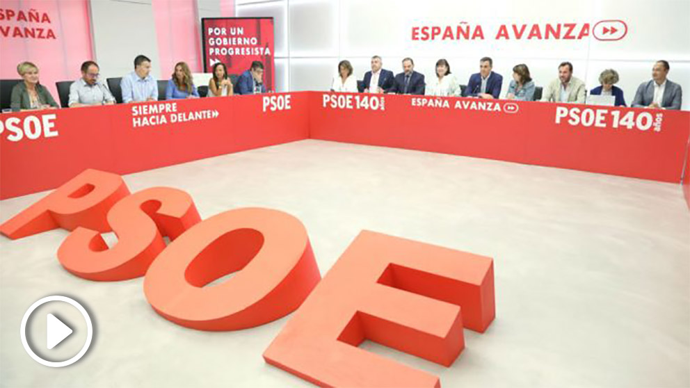 La reunión de la Comisión Ejecutiva Federal del PSOE en la sede de Ferraz, con Pedro Sánchez el frente. (Foto: Twitter).