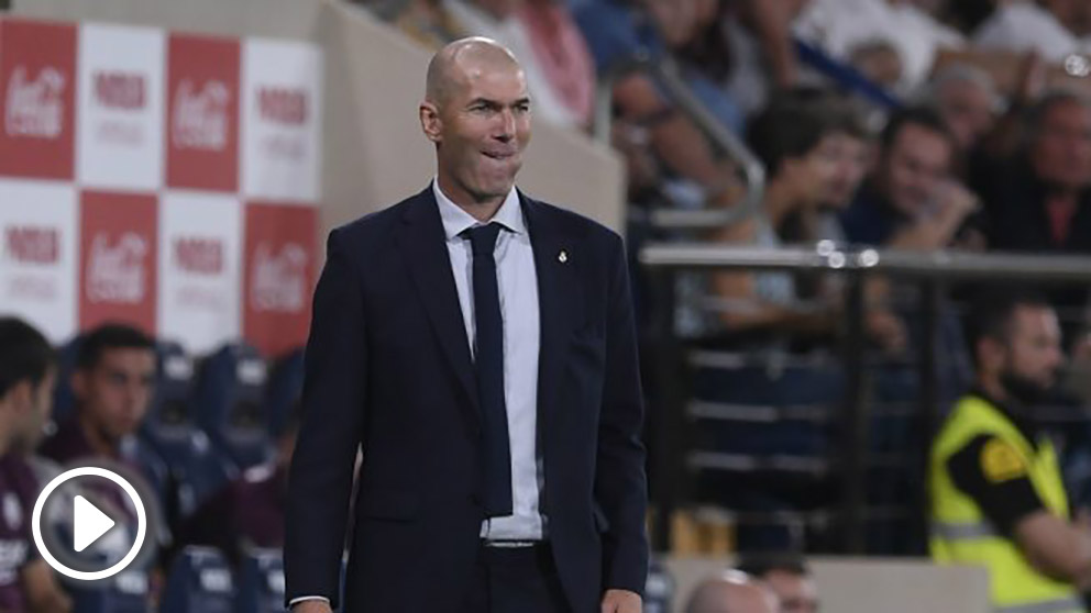 Zinedine Zidane, durante el duelo ante el Villarreal en el Estadio de la Cerámica. (AFP)