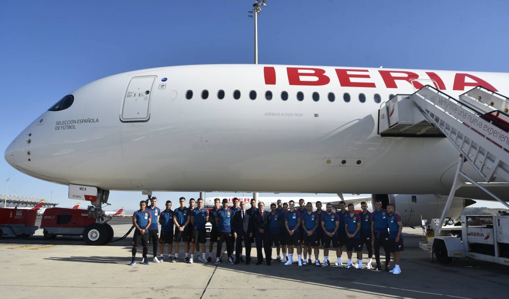 La Selección Española de Fútbol visita el A350 de Iberia que lleva su nombre @Iberia