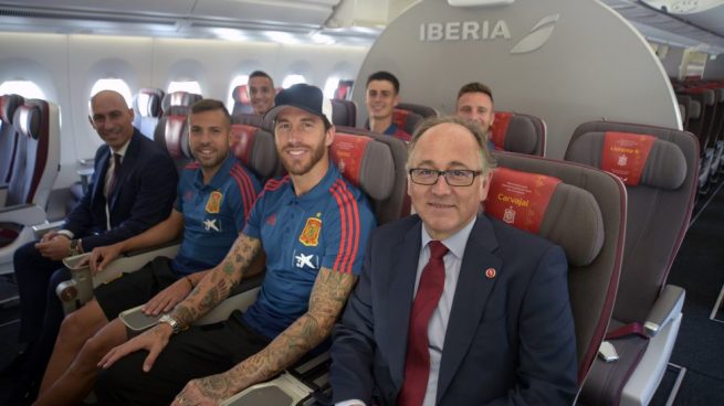 La Selección Española de Fútbol visita el A350 de Iberia que lleva su nombre @Iberia