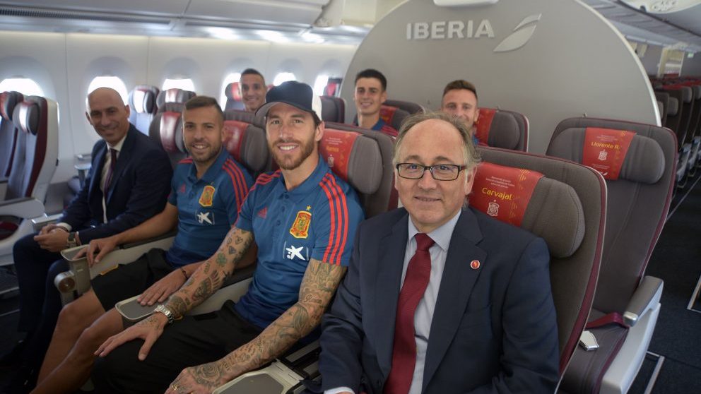 La Selección Española de Fútbol visita el A350 de Iberia que lleva su nombre @Iberia