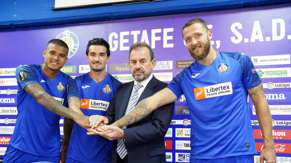Kenedy, Jason, Ángel Torres y Timor presentan la camiseta del Getafe para la Europa League (@GetafeCF)