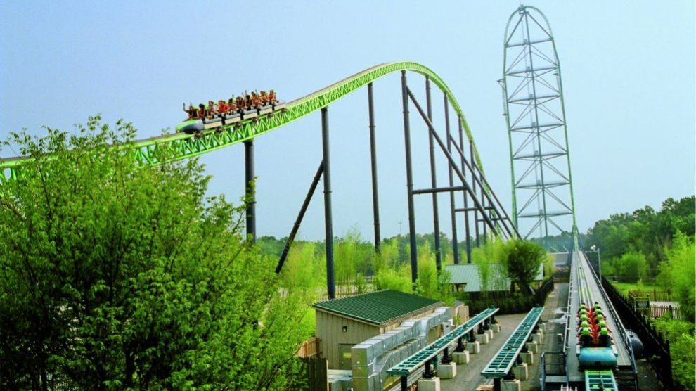 Las montañas rusas ofrecen adrenalina y diversión sin límites