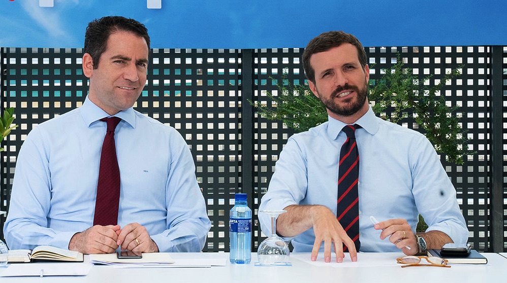 Teo García Egea y Pablo Casado en el Comité de Dirección. (Foto. PP)