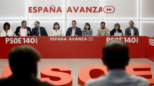 Movilización inédita del sector automóvil tras la nueva amenaza de Sánchez de prohibir el diésel y la gasolina