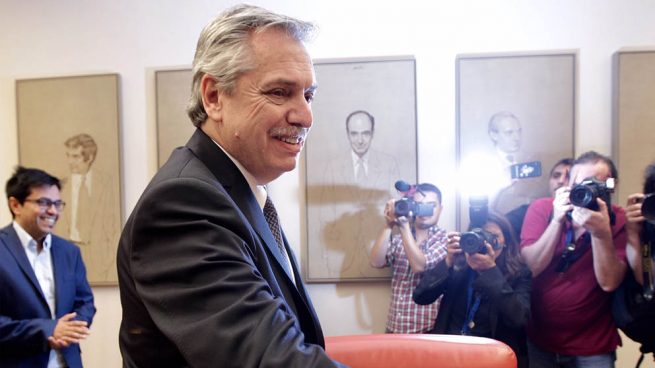 El nuevo Gobierno argentino aprueba por decreto frenar los despidos durante seis meses