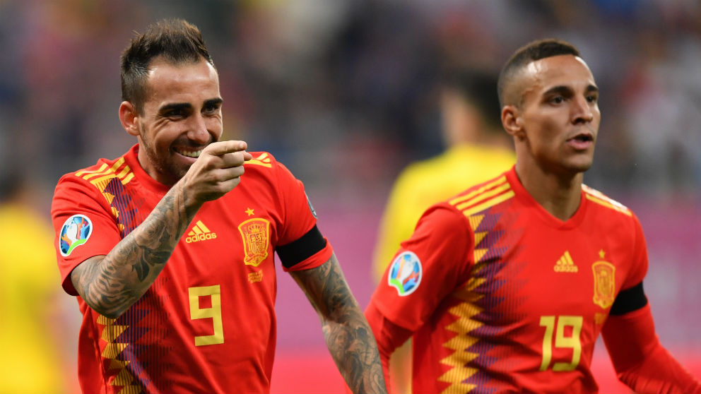 Alcácer celebra su gol a Rumanía. (AFP)