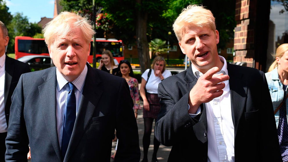 Jo Johnson y su hermano el primer ministro de Reino Unido, Boris Johnson. Foto: EP