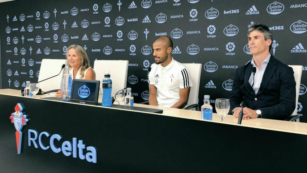 Rafinha Alcántara en su presentación con el Celta (@RCCelta)