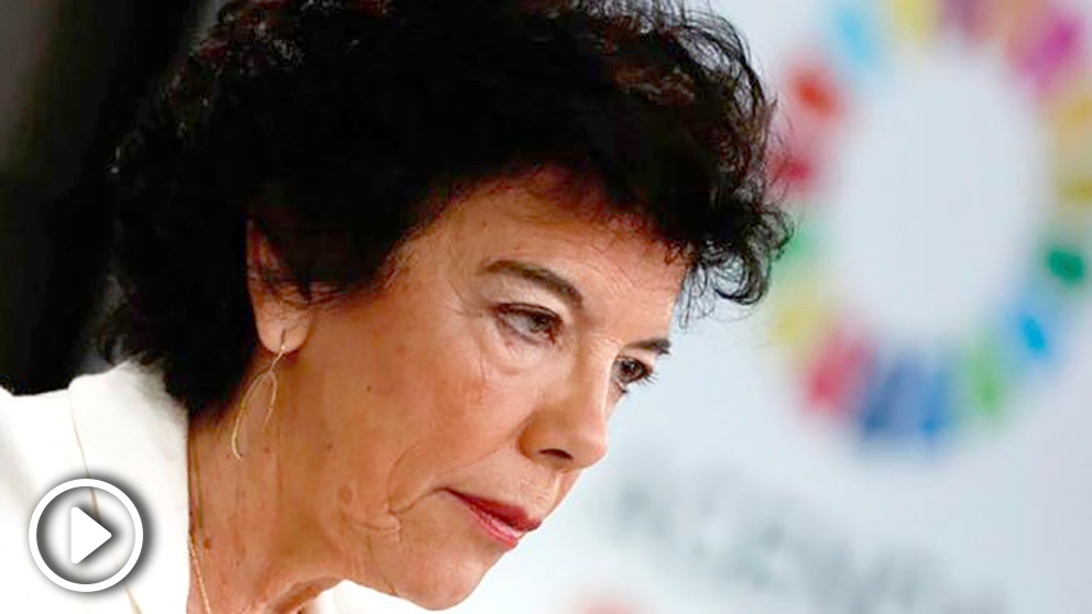 La portavoz del Gobierno y ministra de Educación y Formación Profesional en funciones, Isabel Celaá, durante la rueda de prensa posterior a la reunión del Consejo de Ministros ofrecida este viernes en el Complejo de La Moncloa. Foto: EFE