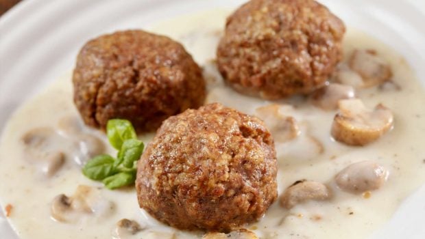 Alb&oacute;ndigas en salsa