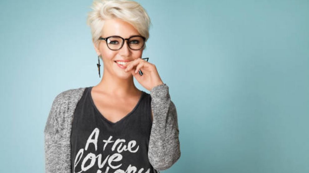 Guía para elegir tu corte de pelo o peinado a partir de las gafas que llevas