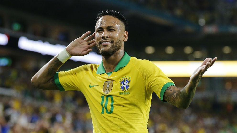 Neymar celebra su gol en el choque en el que Brasil se midió a Colombia. (AFP)