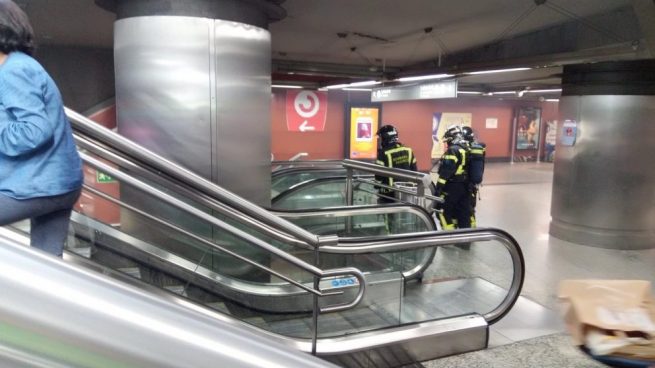 Bomberos en la estación de Metro de Sol (Madrid) @RedesSociales