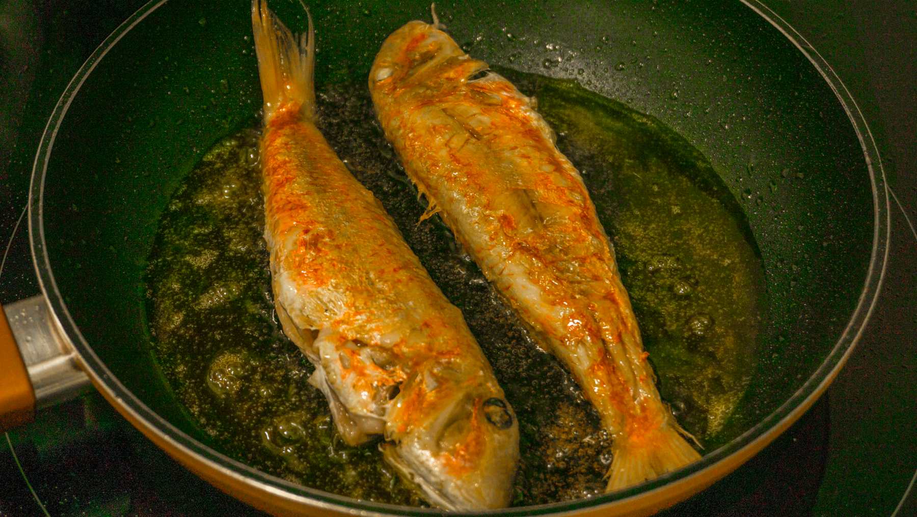 Salmonetes encebollados