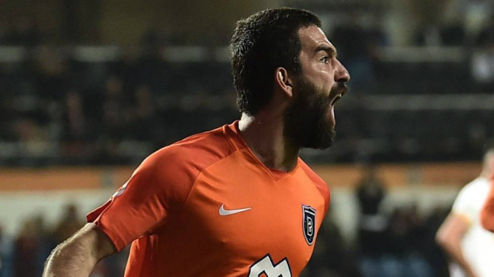 Arda Turan con el Basaksehir (AFP)