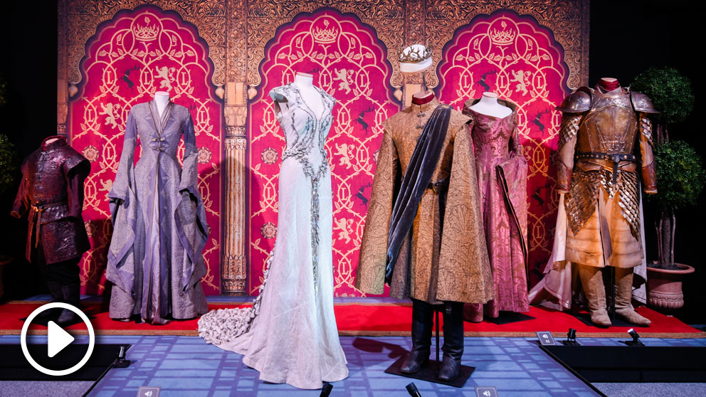 Uno de los sets de Juego de Tronos, con sus trajes originales, que se pueden visitar en la exposición oficial.