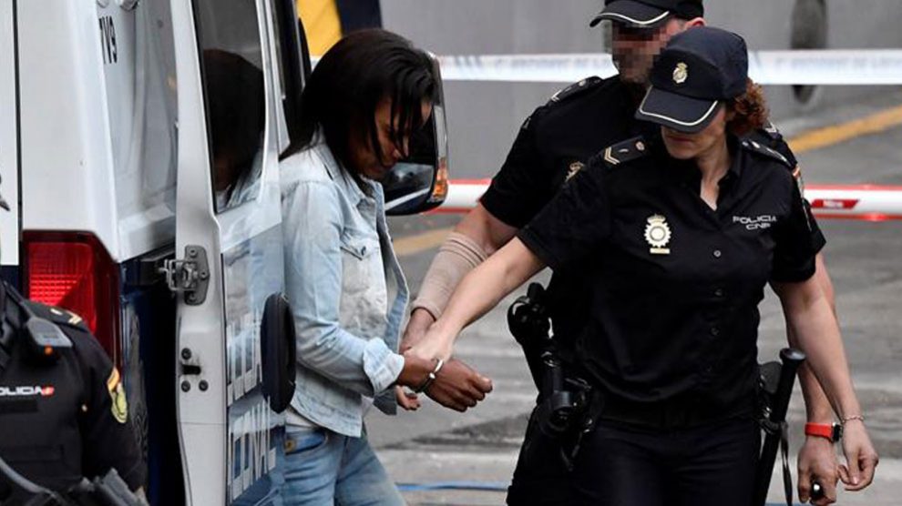 Ana Julia Quezada, autora confesa de la muerte del niño Gabriel Cruz, es trasladada a la Audiencia Provincial de Almería donde este jueves se celebra la cuarta jornada consecutiva del juicio por la muerte del pequeño con el testimonio de 22 guardias civiles, entre ellos miembros de la Unidad Orgánica de Policía Judicial de la Comandancia de Almería, del Grupo de Homicidios y Desaparecidos y del Laboratorio de Criminalística. Foto: EFE
