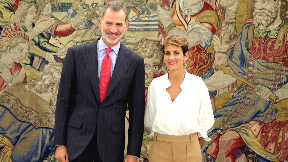 El rey Felipe VI junto a la presidenta del Gobierno de Navarra, María Chivite, en el Palacio de La Zarzuela. (Foto: Efe)