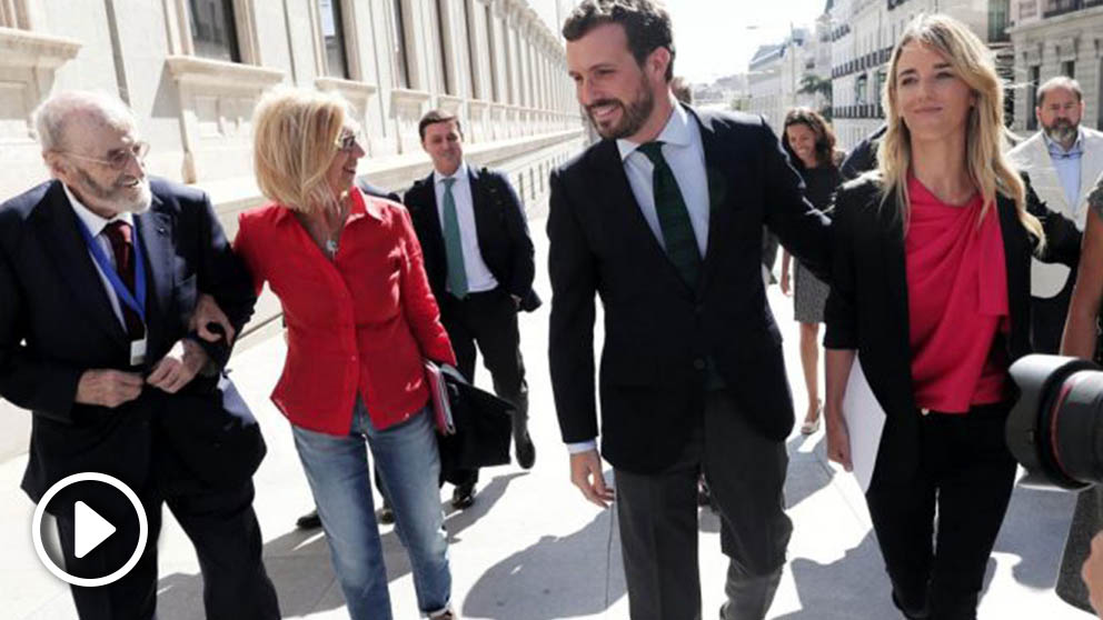 Rosa Díez en compañía de PAblo Casado y Cayetana Álvarez de Toledo entrando al Congreso de los Diputados. Foto: EP