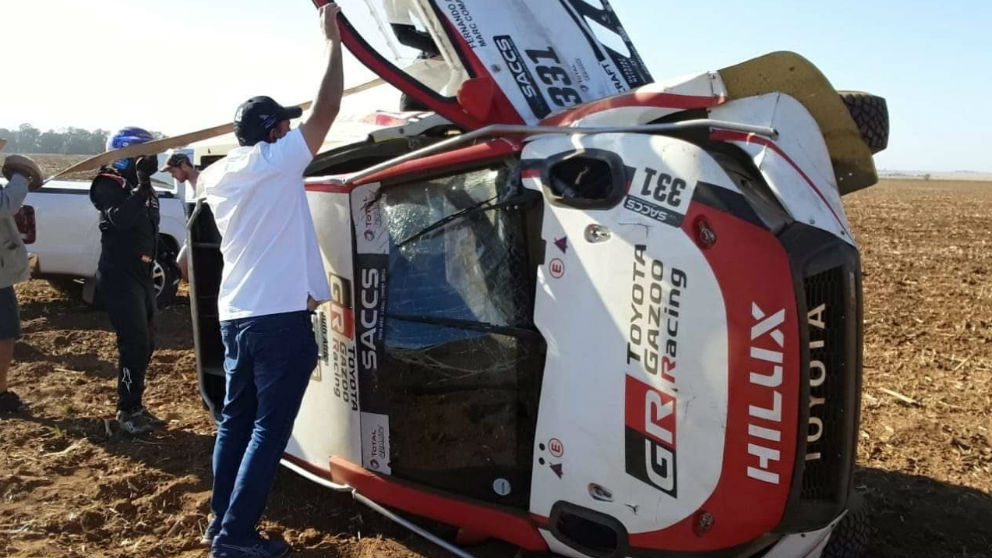 El Toyota de Fernando Alonso volcó en Sudáfrica. (Foto: Erik de Jager)
