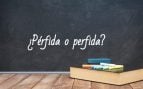 Cómo se escribe pérfida o perfida