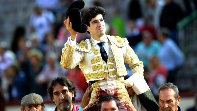 López Simón aprovecha un extraordinario lote de El Pilar y sale a hombros en Valladolid